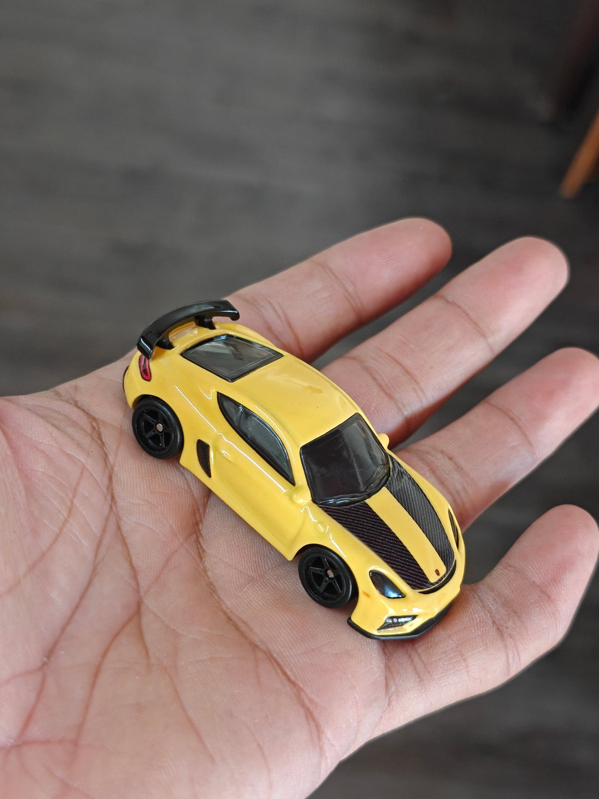 Premium Hot Wheels Porsche 718 Cayman GT4 - Deutschland Design (Uncarded - New) - Kinder Logs