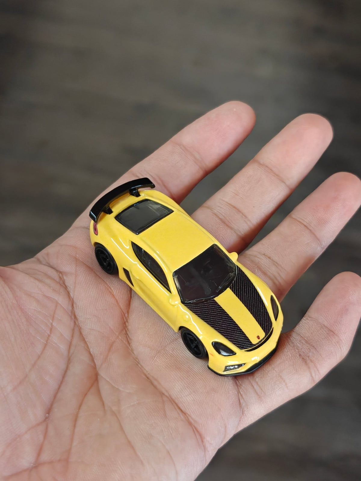 Premium Hot Wheels Porsche 718 Cayman GT4 - Deutschland Design (Uncarded - New) - Kinder Logs