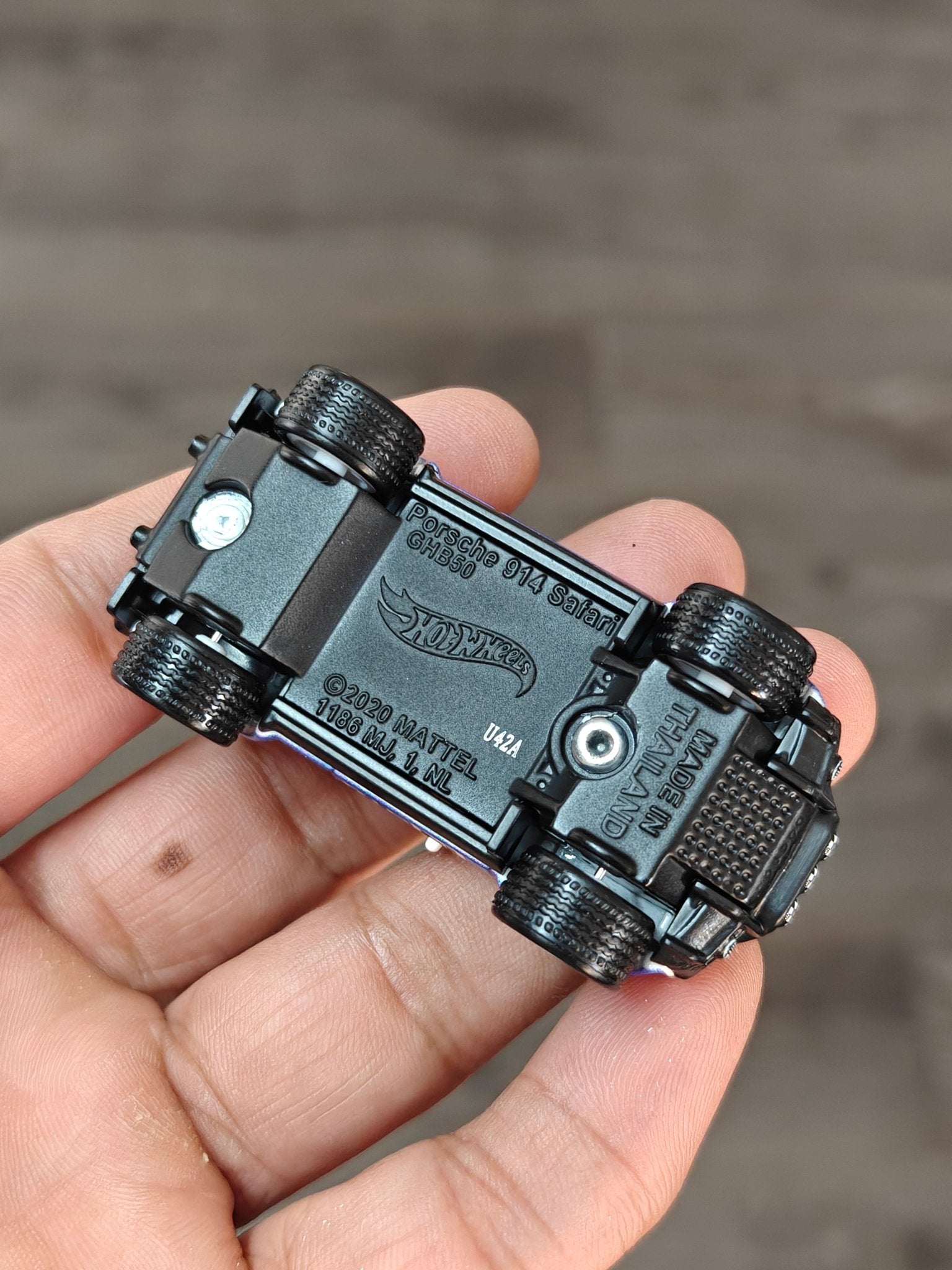 Premium Hot Wheels Porsche 914 Safari - White (Uncarded - New) - Kinder Logs