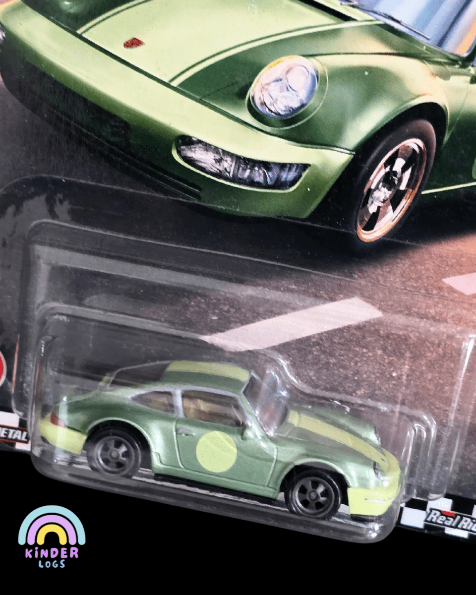 Premium Hot Wheels Porsche 964 - Boulevard 28 (Imported) - Kinder Logs