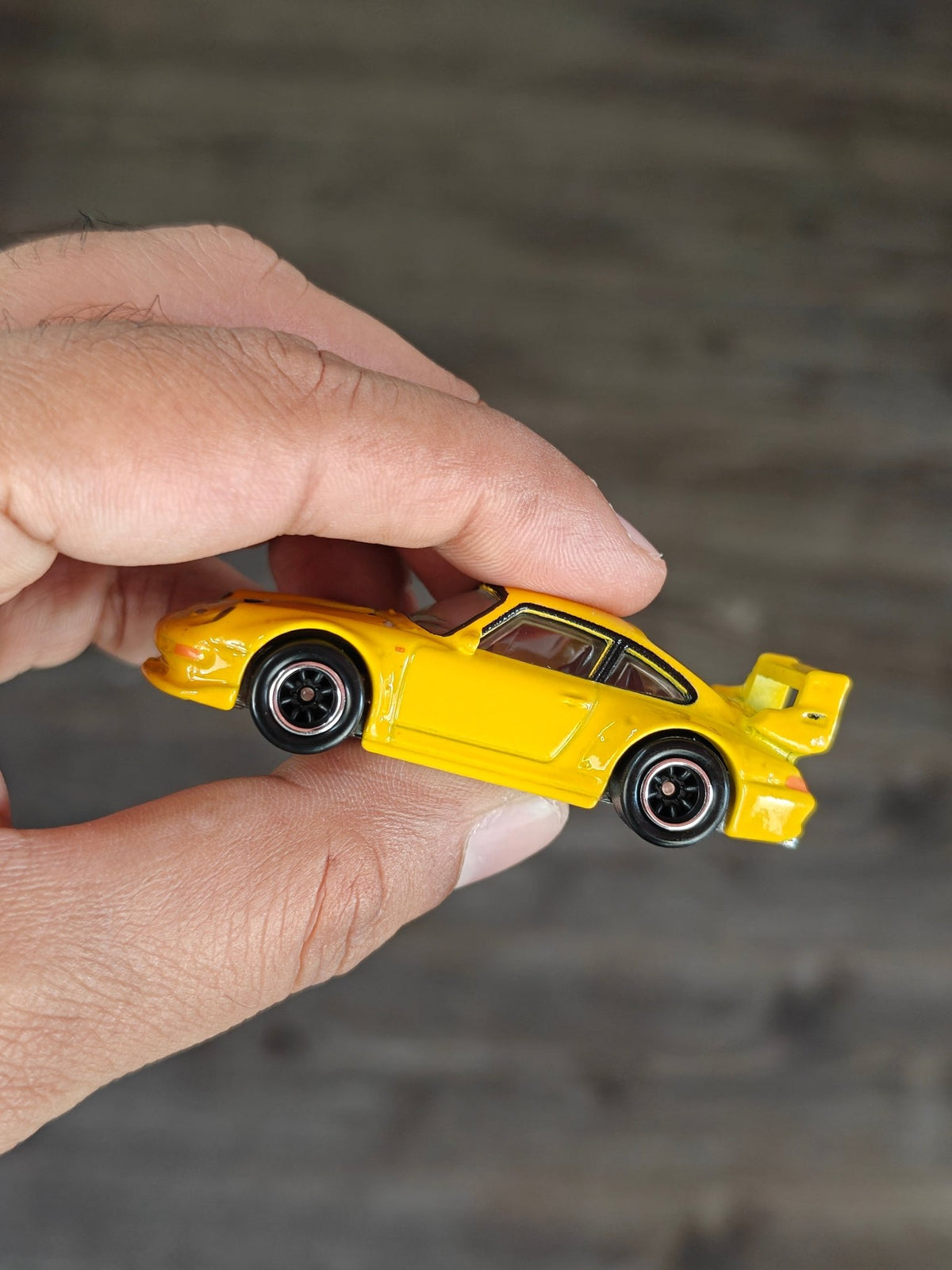Premium Hot Wheels Porsche 993 GT2 - Yellow (Pre-Owned) - Kinder Logs