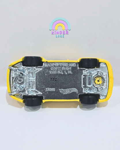 Premium Hot Wheels Porsche 993 GT2 - Yellow (Uncarded) - Kinder Logs