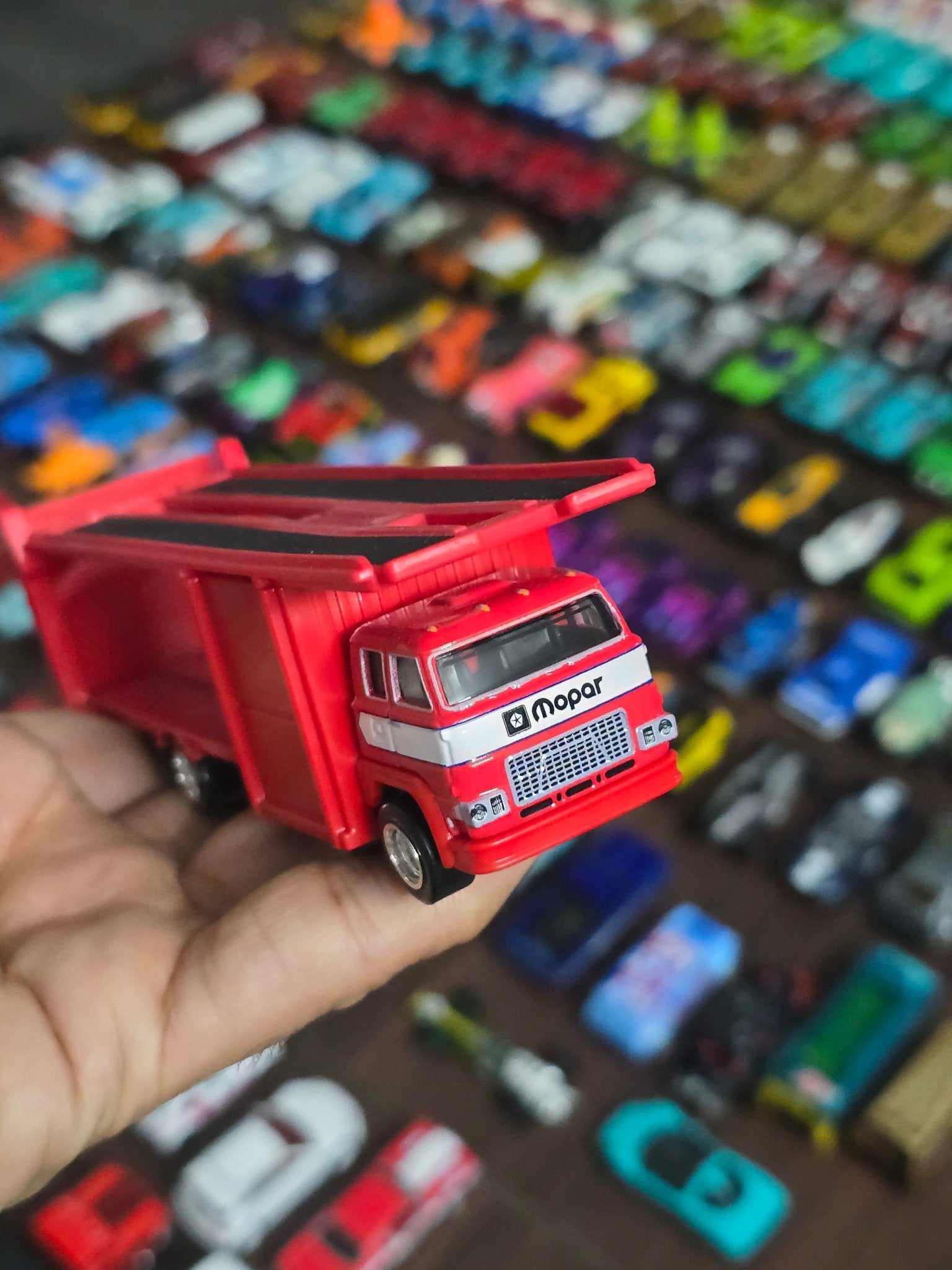 Premium Hot Wheels 'Second Story Lorry' (Uncarded - New) - Kinder Logs