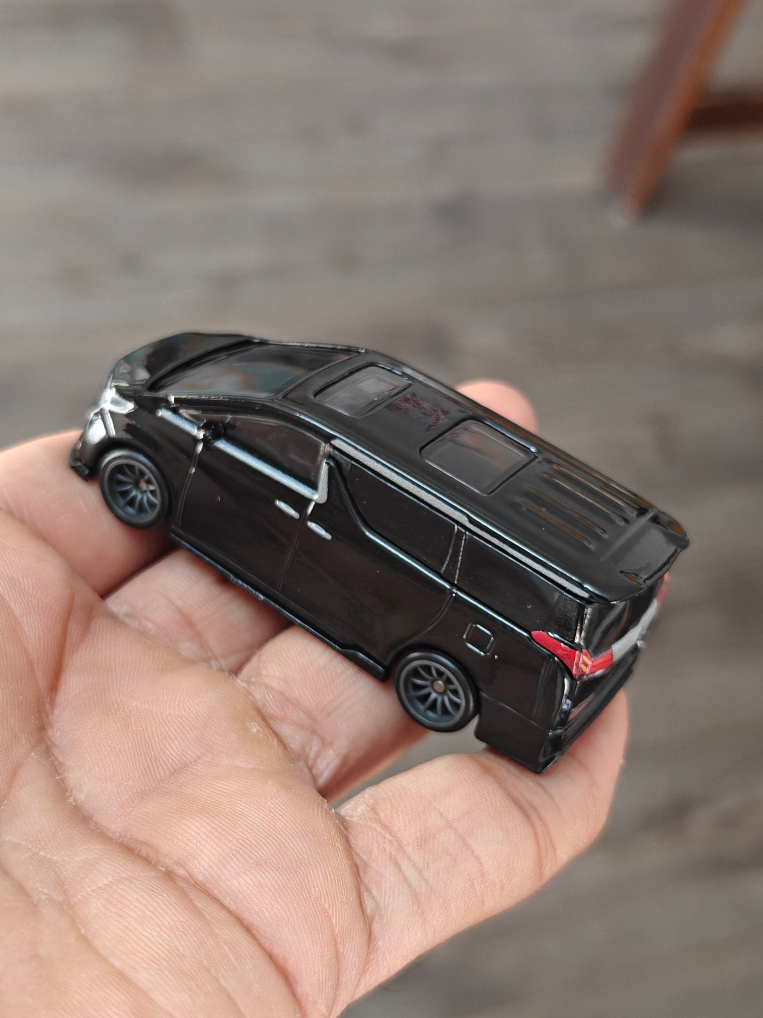 Premium Hot Wheels Toyota Alphard (Uncarded) - Kinder Logs