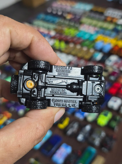 Premium Hot Wheels Toyota FJ Cruiser (Uncarded - New) - Kinder Logs