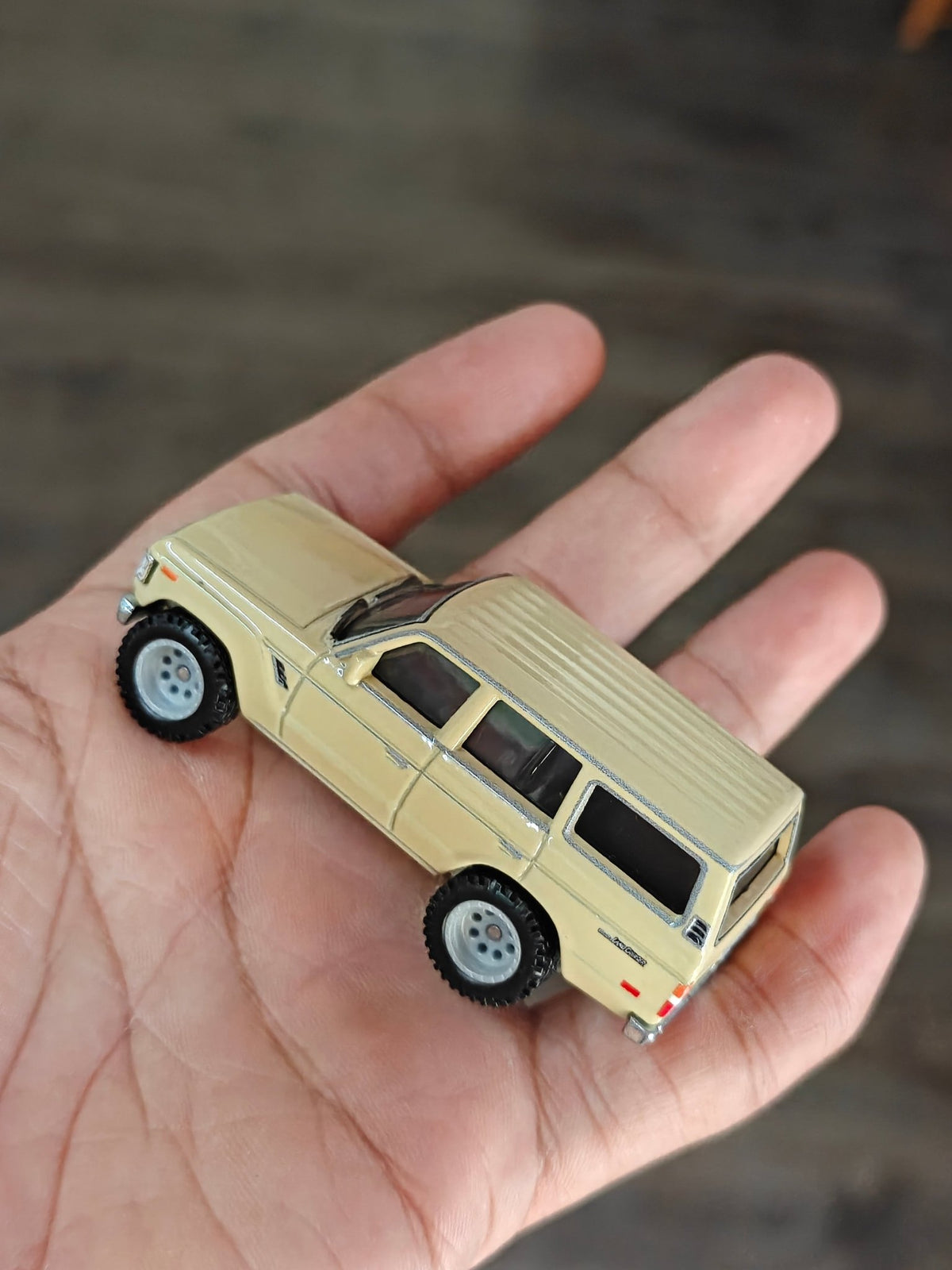 Premium Hot Wheels Toyota Land Cruiser FJ60 - Fast & Furious (Uncarded - New) - Kinder Logs