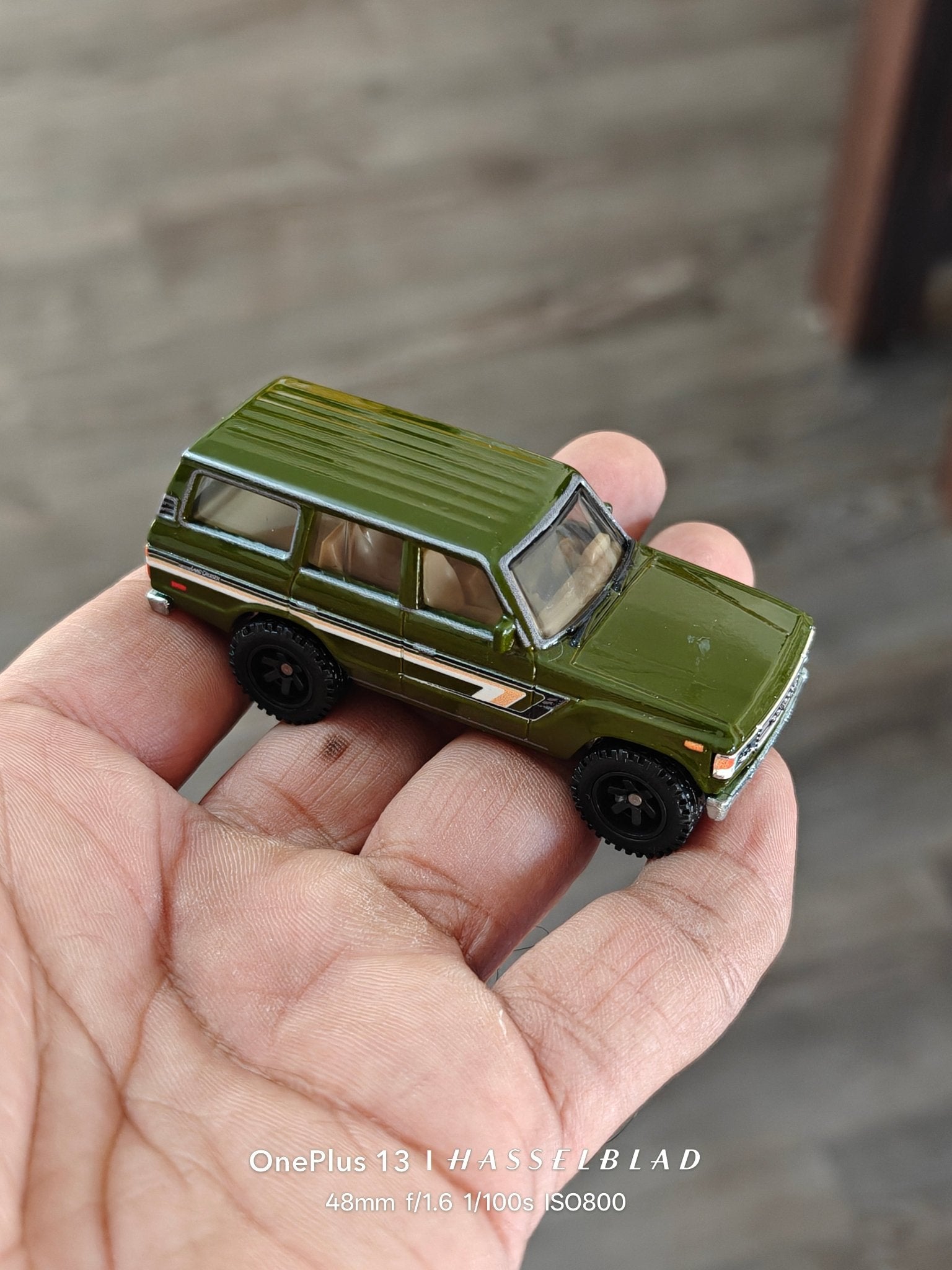 Premium Hot Wheels Toyota Land Cruiser FJ60 (Pre - Owned) - Kinder Logs