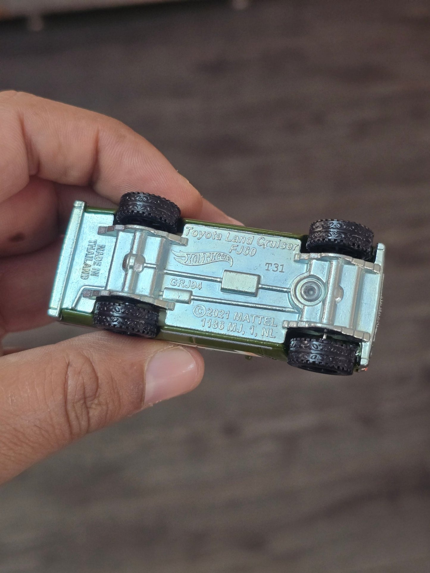 Premium Hot Wheels Toyota Land Cruiser FJ60 (Pre - Owned) - Kinder Logs