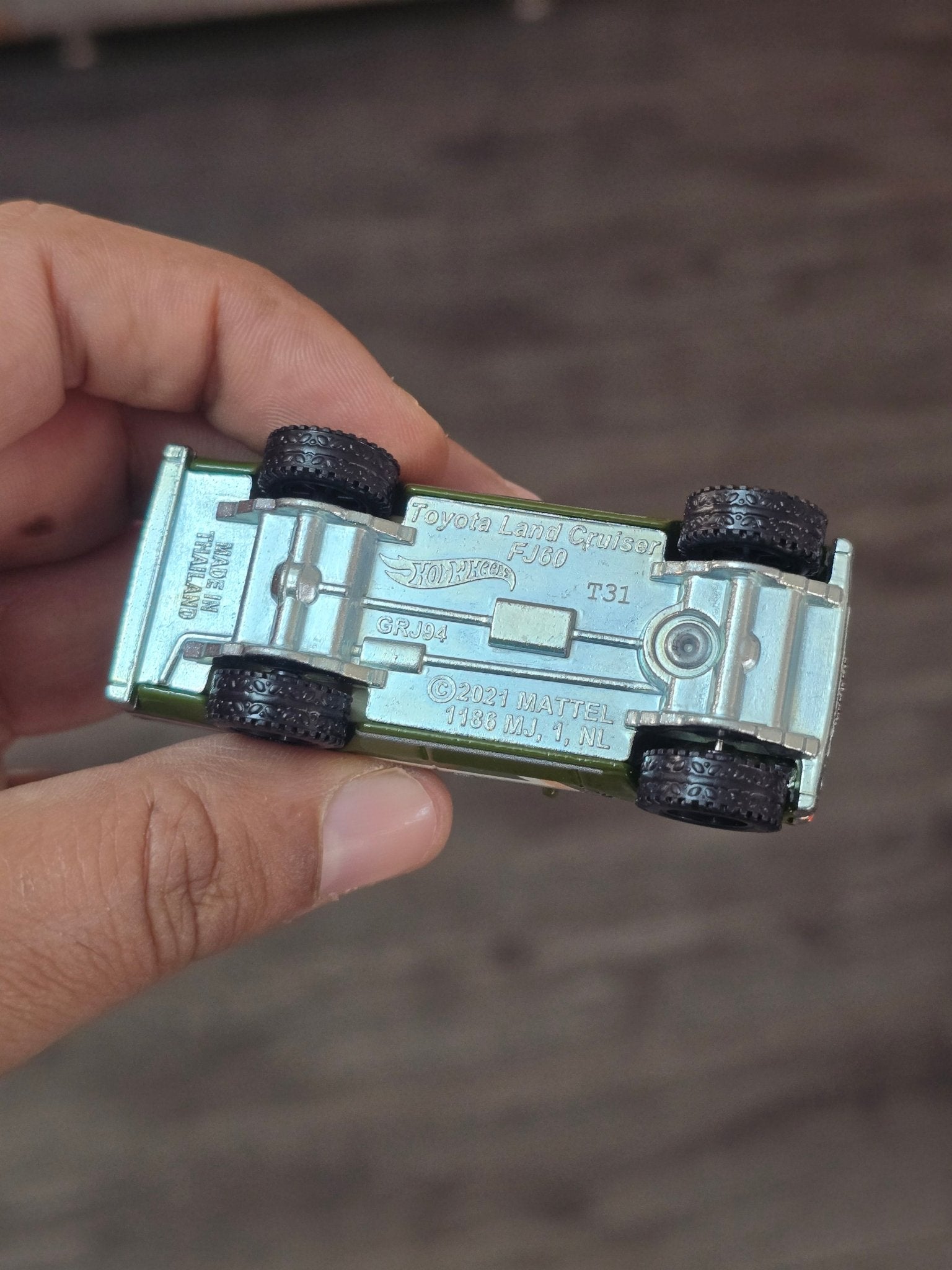 Premium Hot Wheels Toyota Land Cruiser FJ60 (Pre - Owned) - Kinder Logs