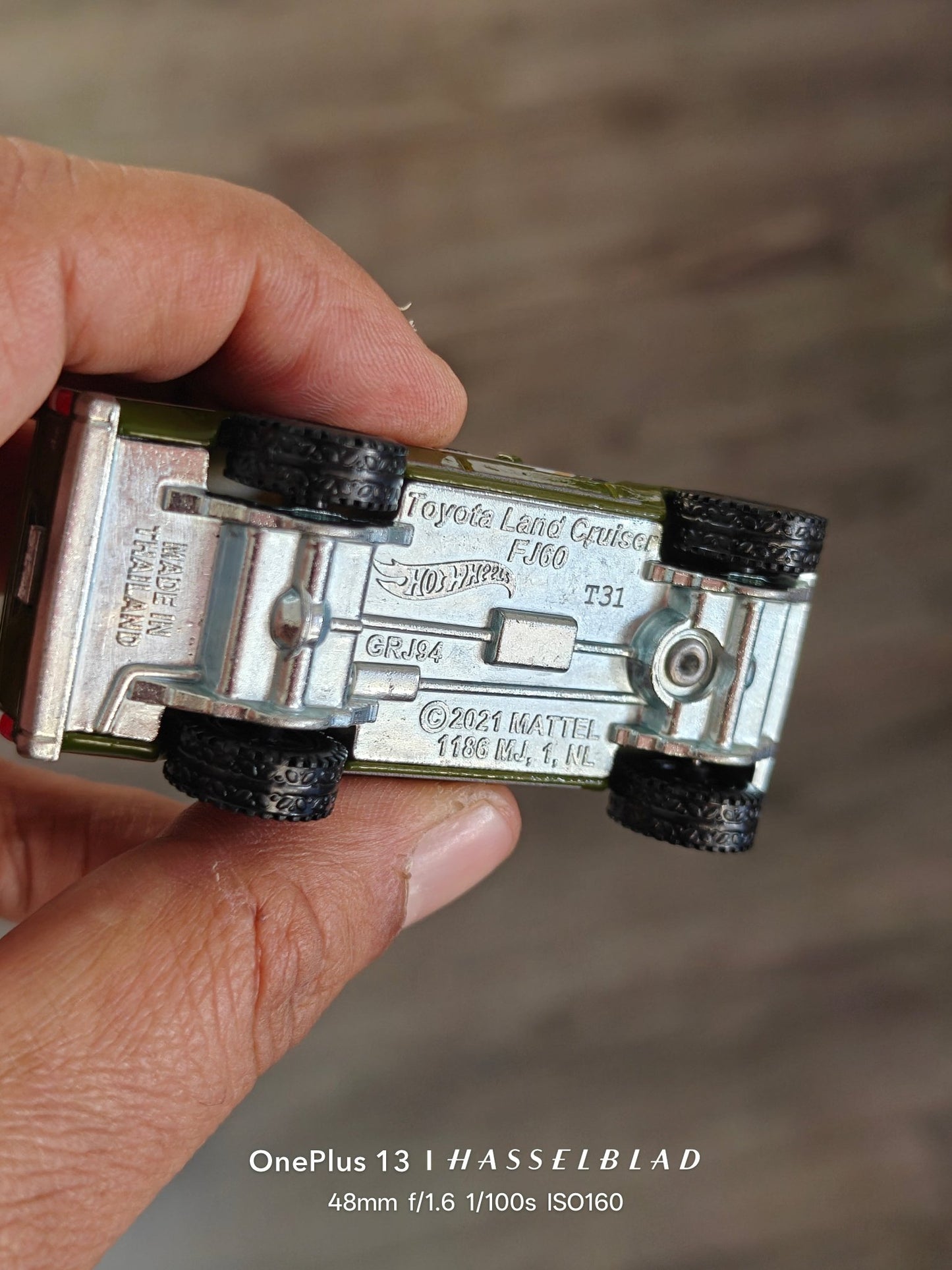 Premium Hot Wheels Toyota Land Cruiser FJ60 (Pre - Owned) - Kinder Logs