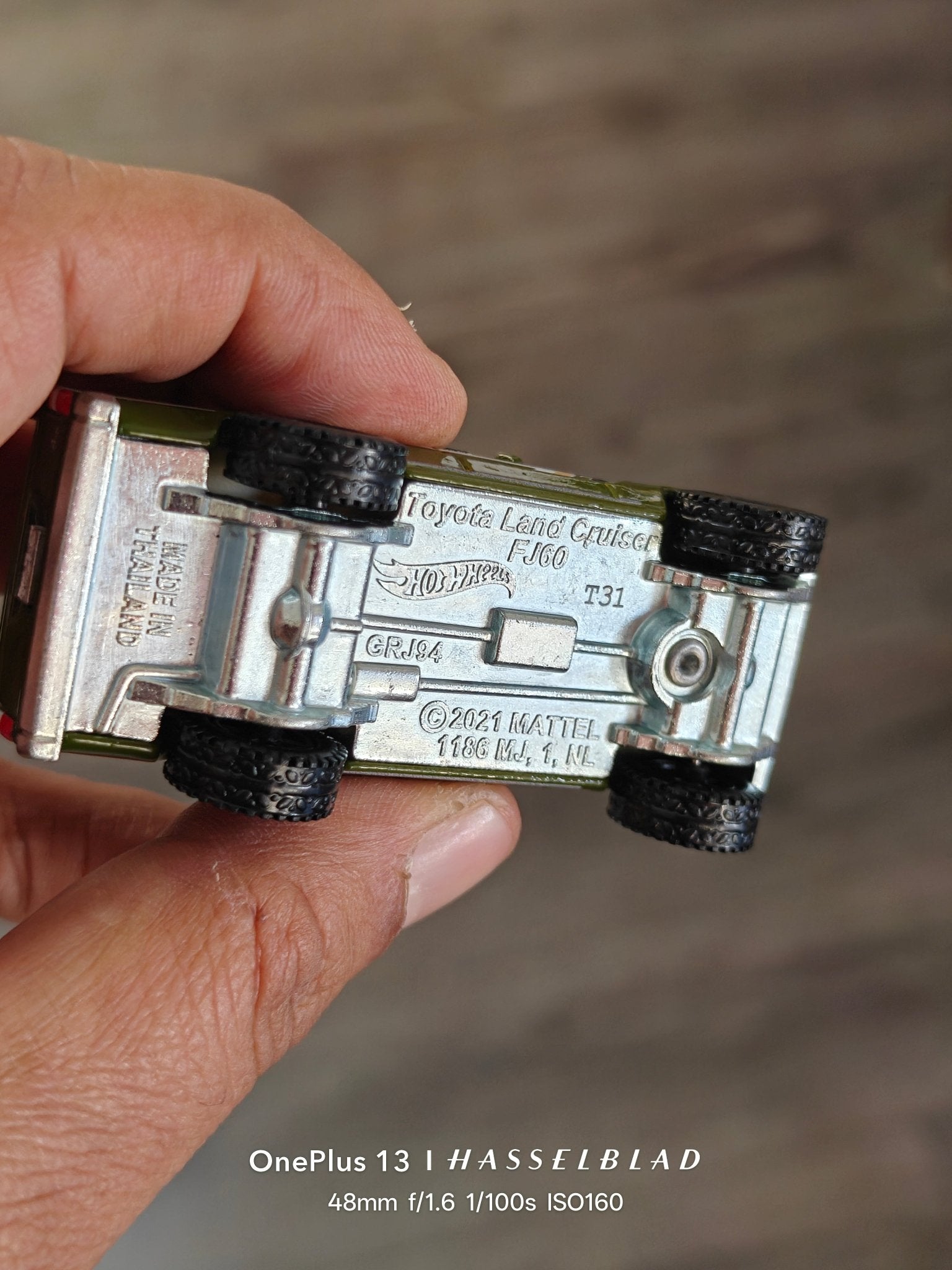 Premium Hot Wheels Toyota Land Cruiser FJ60 (Pre - Owned) - Kinder Logs