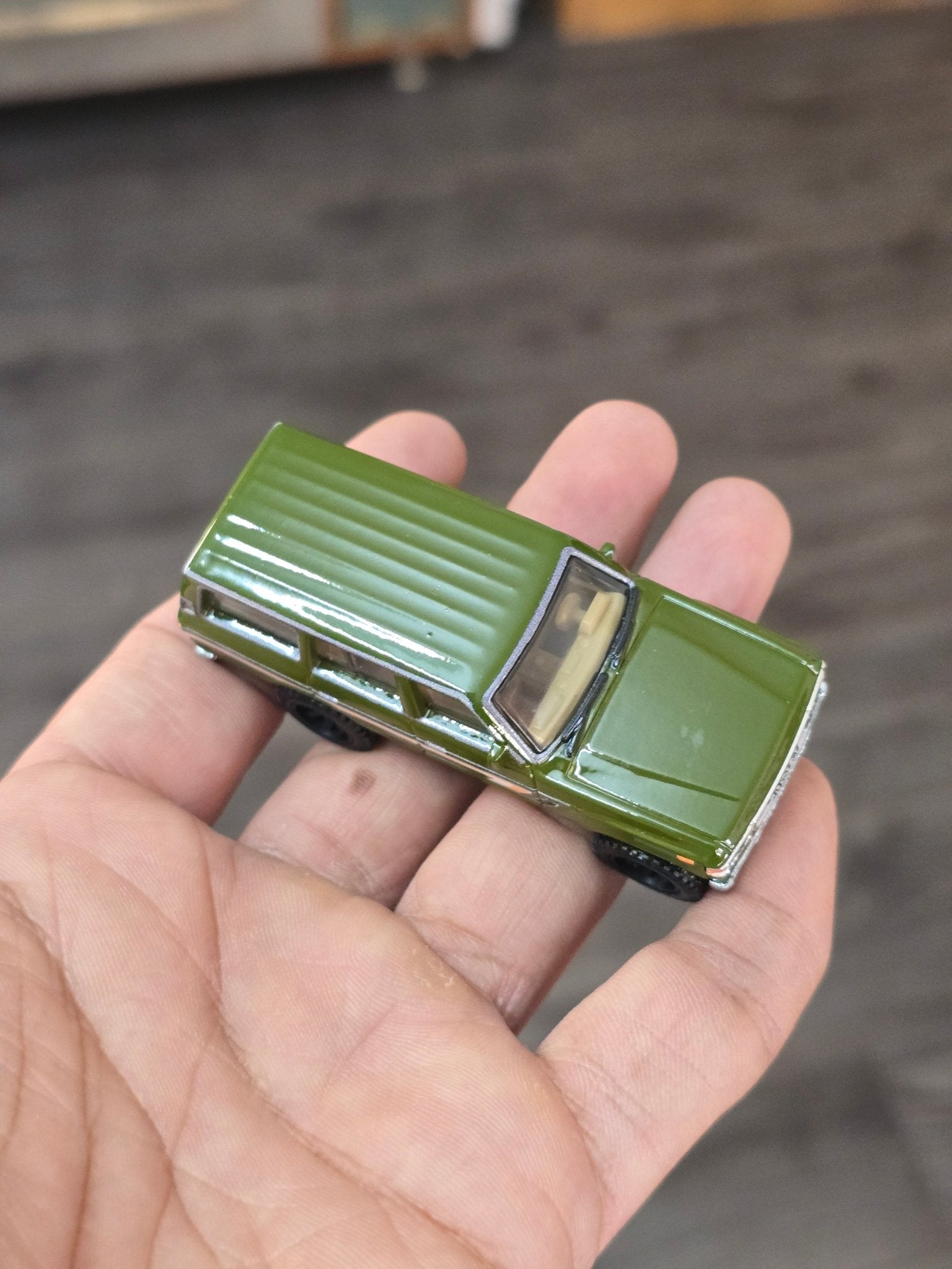 Premium Hot Wheels Toyota Land Cruiser FJ60 (Pre - Owned) - Kinder Logs