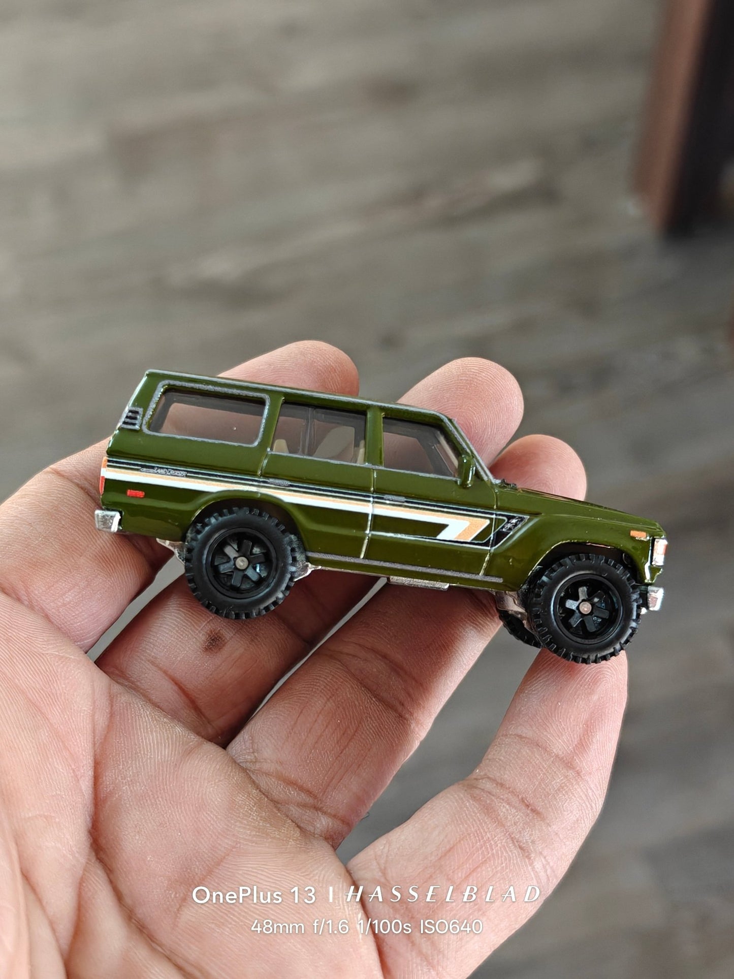 Premium Hot Wheels Toyota Land Cruiser FJ60 (Pre - Owned) - Kinder Logs