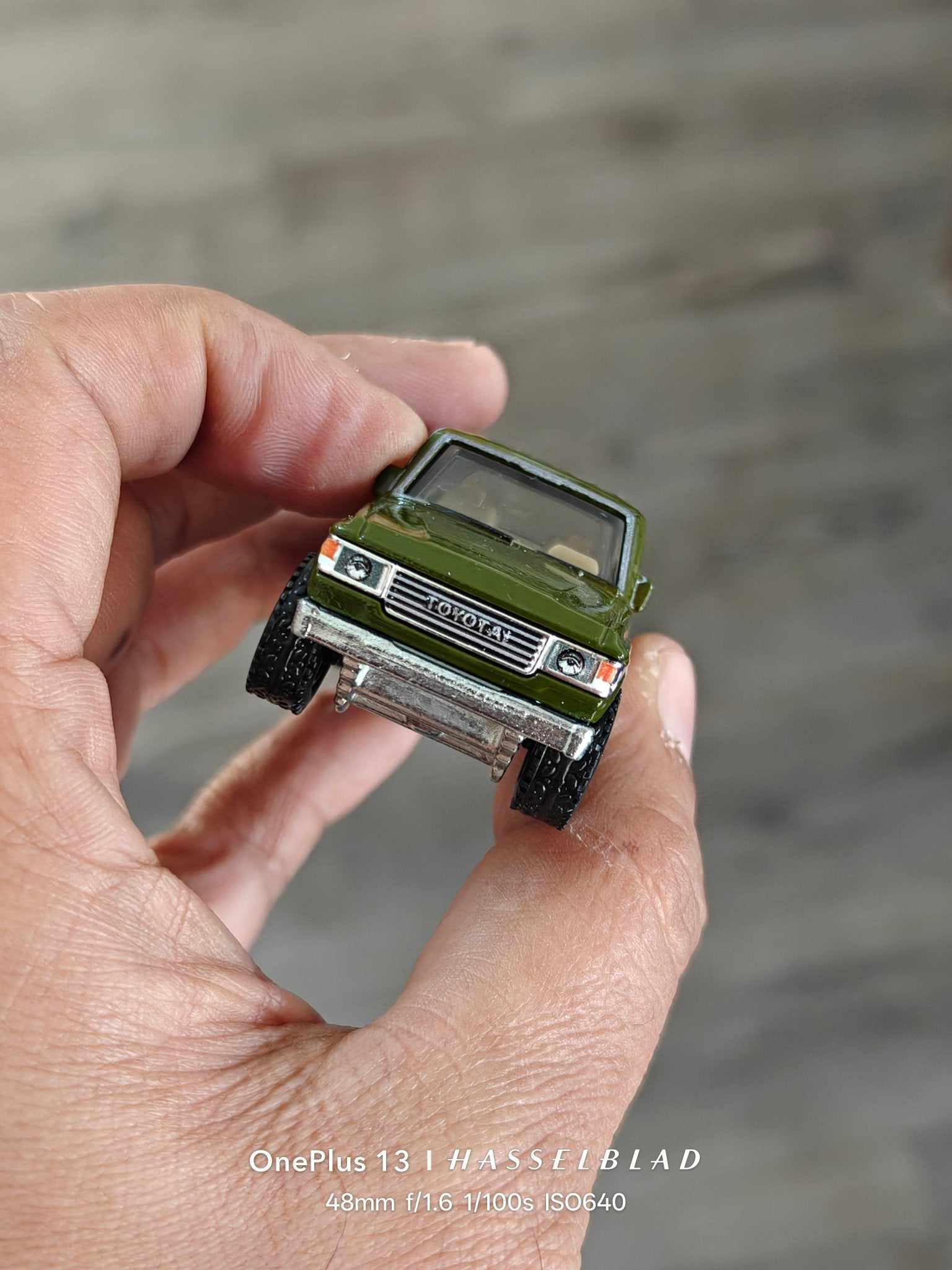 Premium Hot Wheels Toyota Land Cruiser FJ60 (Pre - Owned) - Kinder Logs