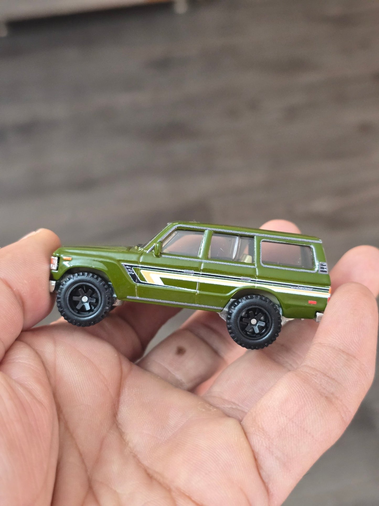 Premium Hot Wheels Toyota Land Cruiser FJ60 (Pre - Owned) - Kinder Logs
