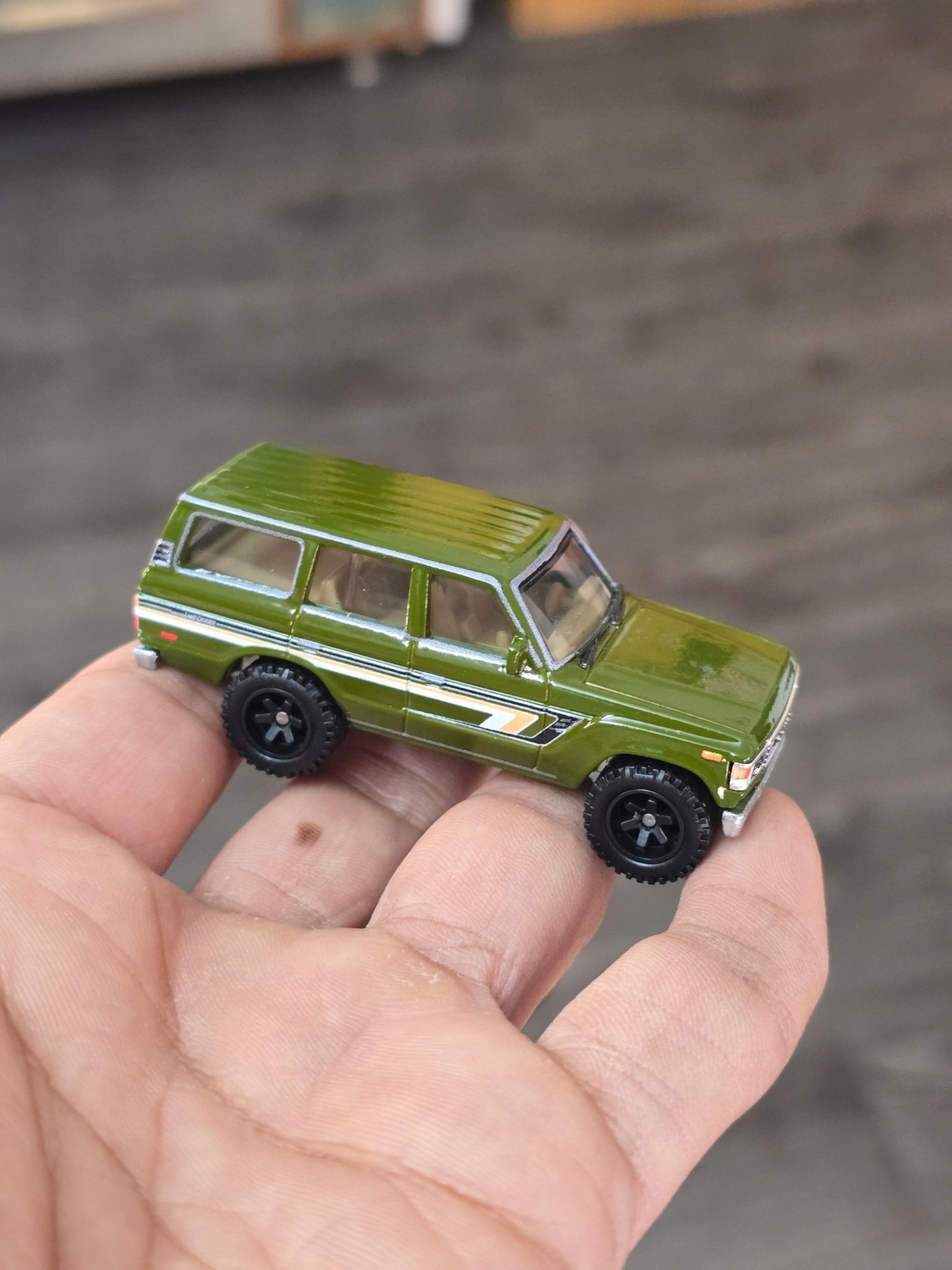 Premium Hot Wheels Toyota Land Cruiser FJ60 (Pre - Owned) - Kinder Logs
