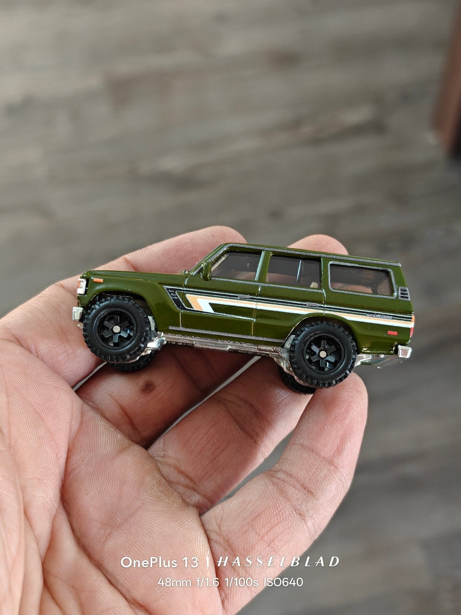 Premium Hot Wheels Toyota Land Cruiser FJ60 (Pre - Owned) - Kinder Logs