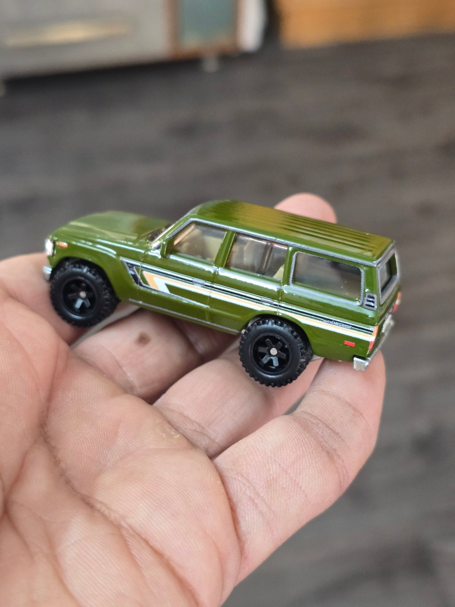 Premium Hot Wheels Toyota Land Cruiser FJ60 (Pre - Owned) - Kinder Logs