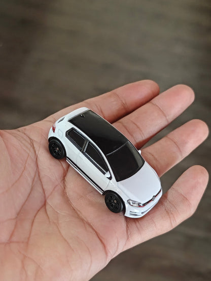 Premium Hot Wheels Volkswagen Golf MK7 GTI - Deutschland Design (Uncarded - New) - Kinder Logs