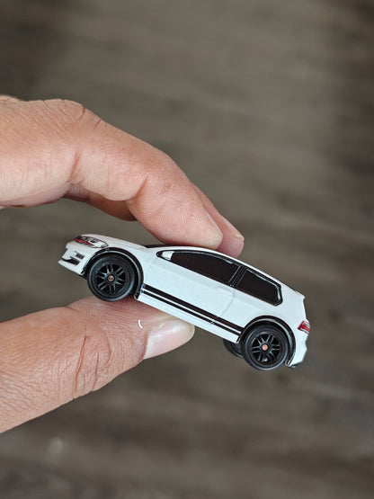 Premium Hot Wheels Volkswagen Golf MK7 GTI - Deutschland Design (Uncarded - New) - Kinder Logs