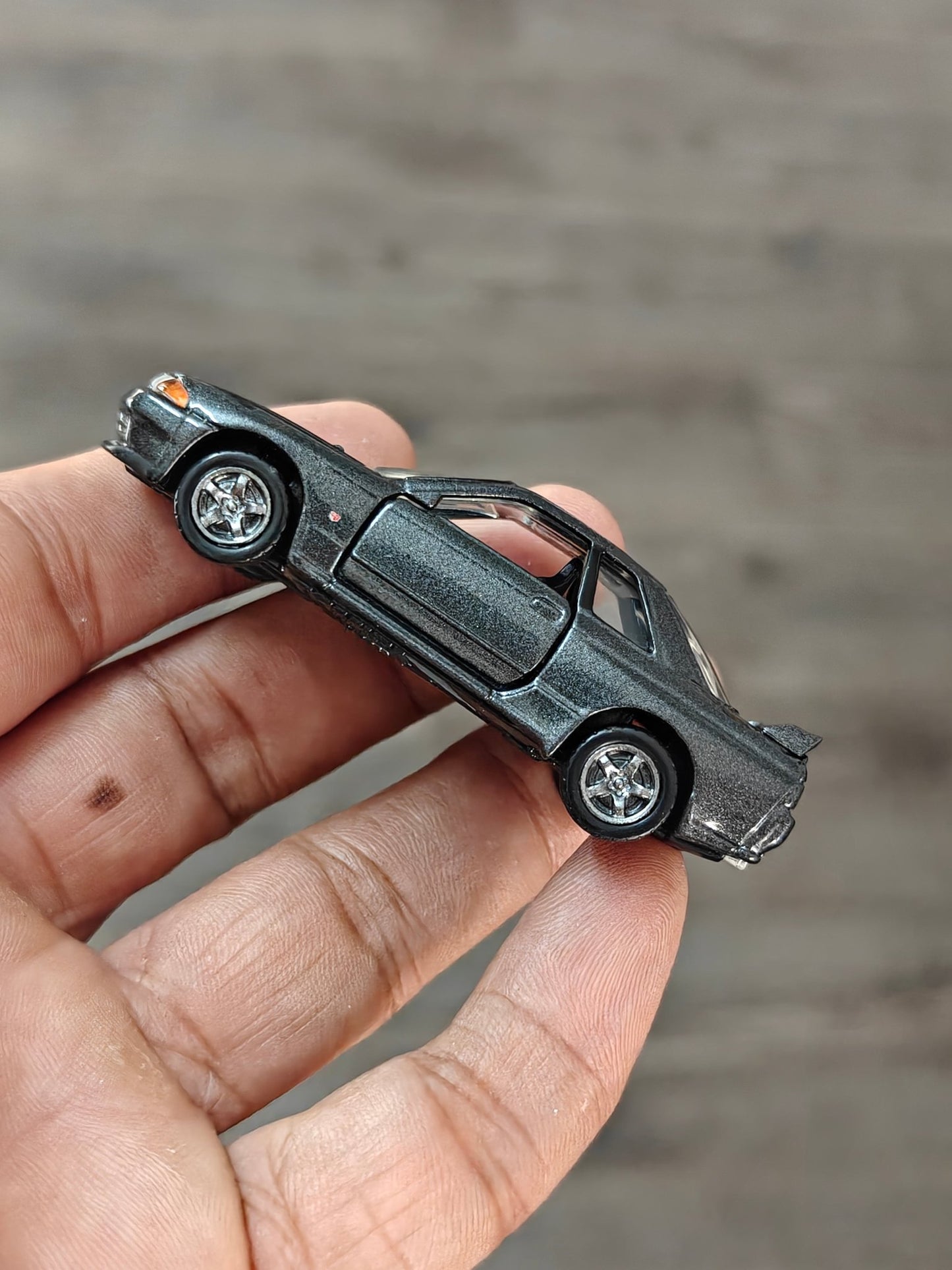 Premium Tomica Nissan Skyline GT-R BNR32 (Open Box) - Kinder Logs