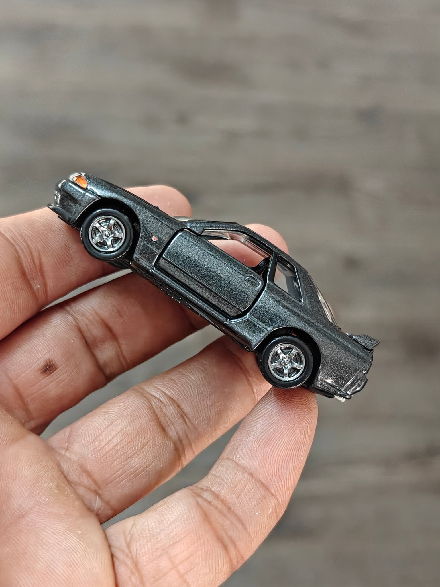 Premium Tomica Nissan Skyline GT-R BNR32 (Open Box) - Kinder Logs