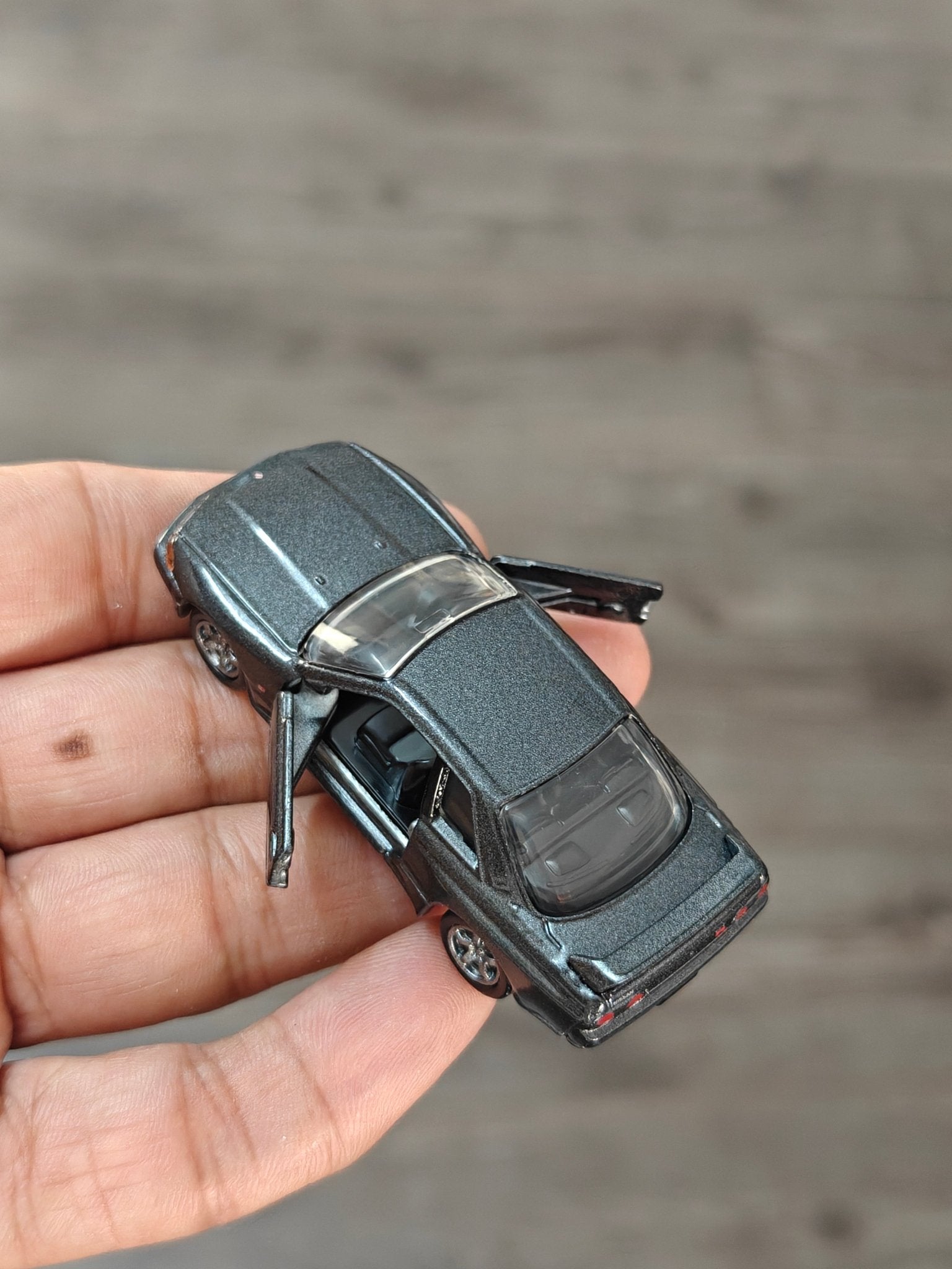 Premium Tomica Nissan Skyline GT-R BNR32 (Open Box) - Kinder Logs