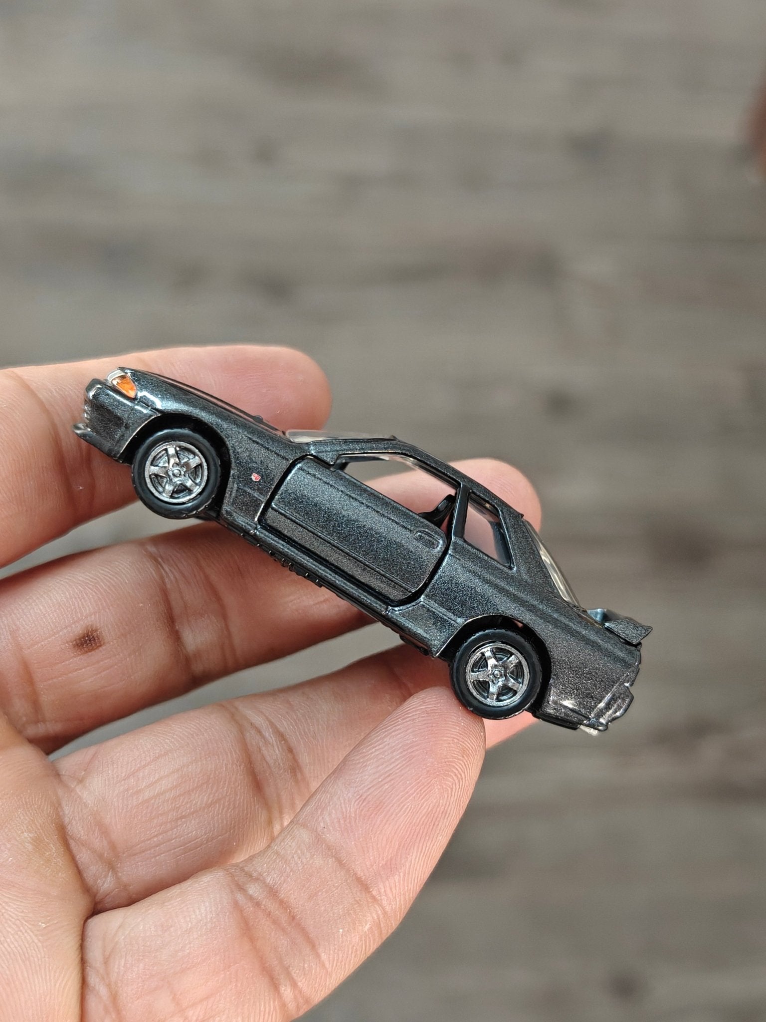 Premium Tomica Nissan Skyline GT-R BNR32 (Open Box) - Kinder Logs