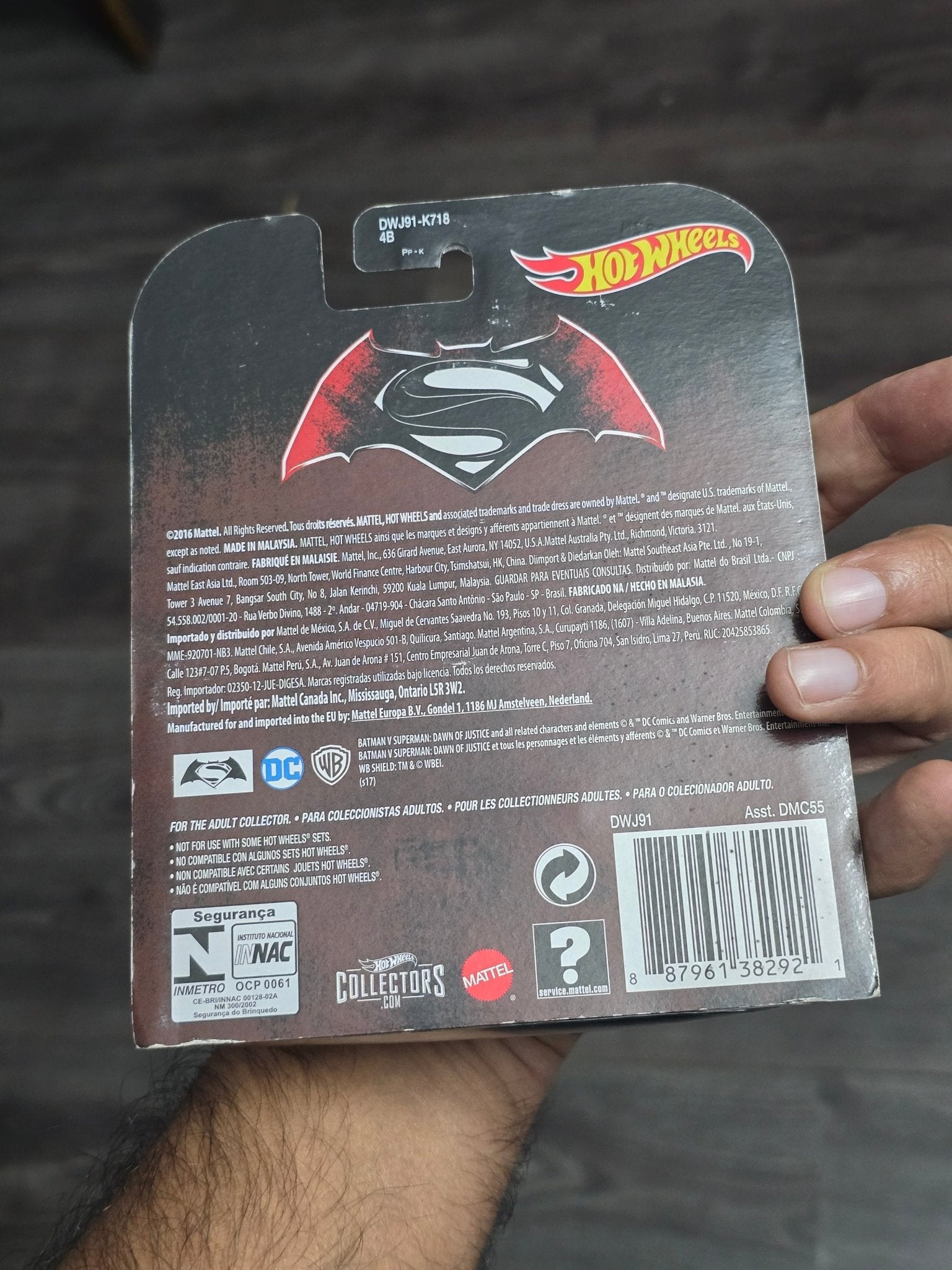 Real Riders Hot Wheels Batmobile (Rare Card) - Kinder Logs