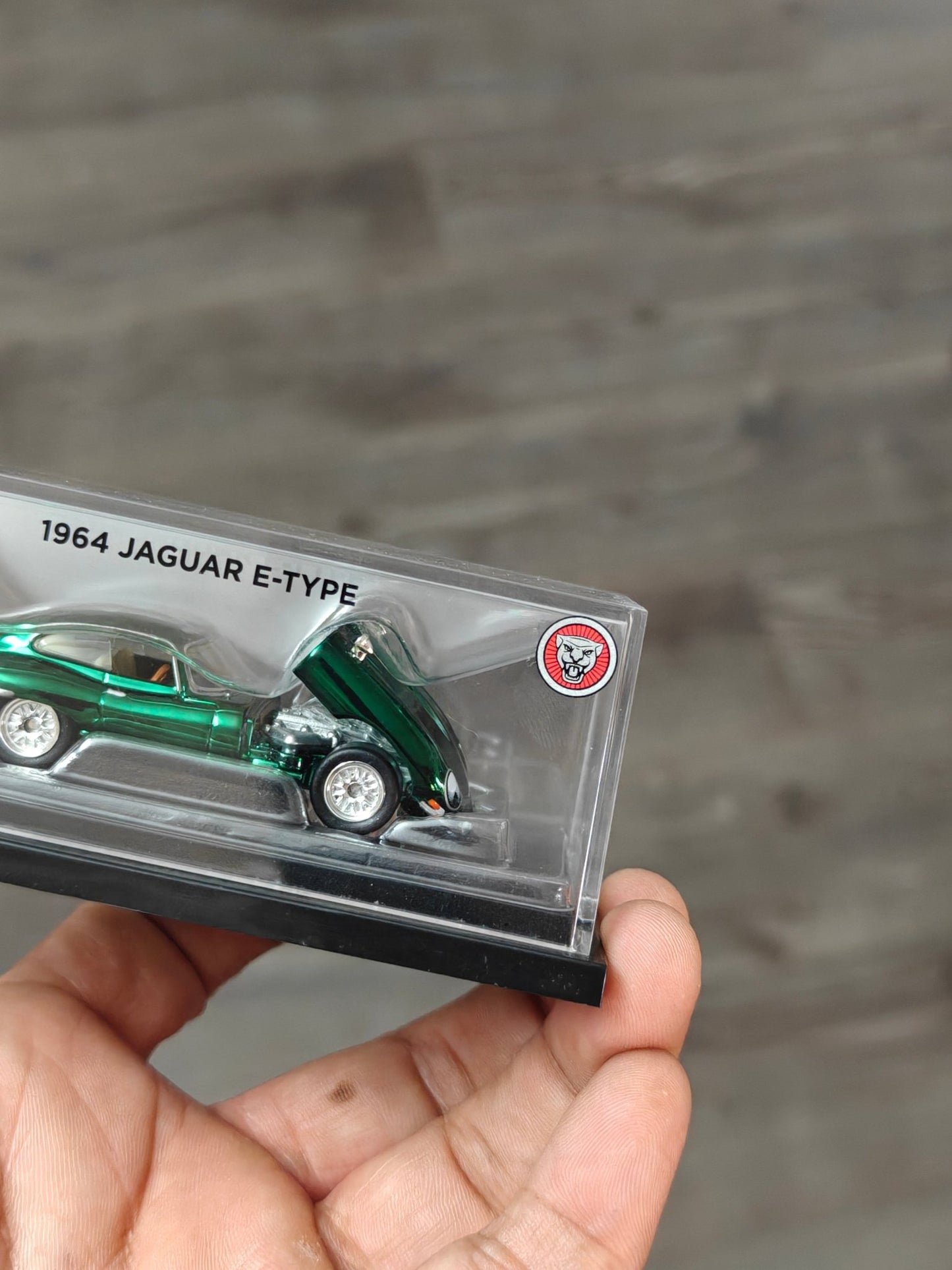 RLC Hot Wheels 1964 Jaguar E - Type (Spectraflame Green) - Kinder Logs