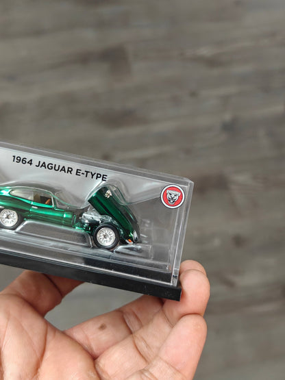 RLC Hot Wheels 1964 Jaguar E - Type (Spectraflame Green) - Kinder Logs