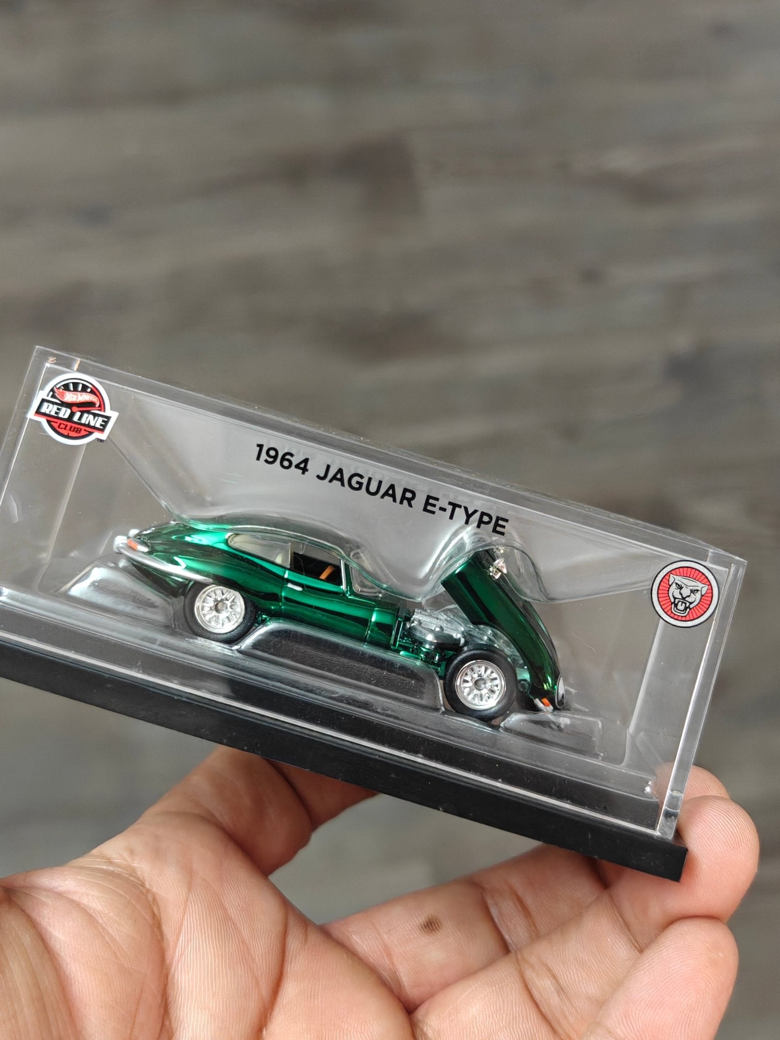 RLC Hot Wheels 1964 Jaguar E - Type (Spectraflame Green) - Kinder Logs