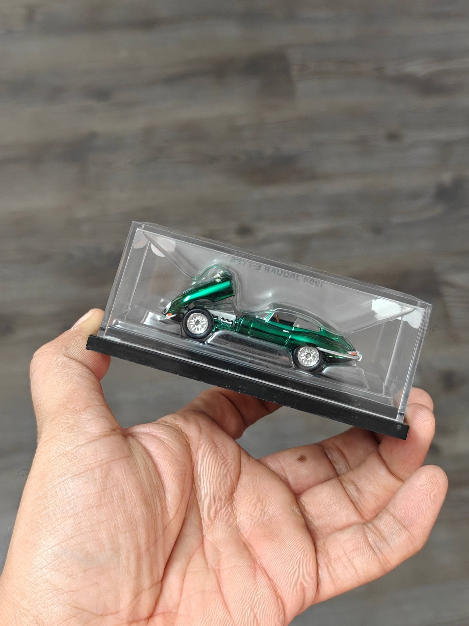 RLC Hot Wheels 1964 Jaguar E - Type (Spectraflame Green) - Kinder Logs