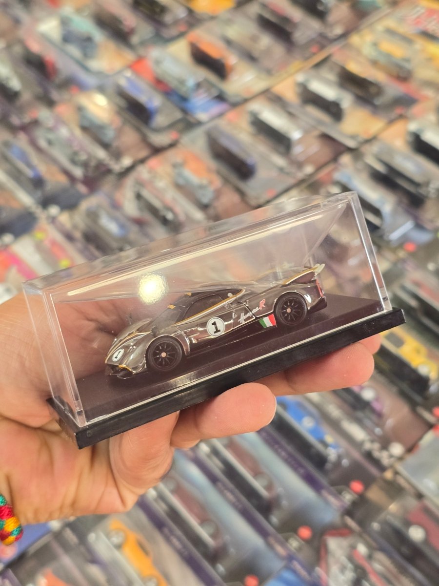 RLC Hot Wheels 2021 Pagani Huayra R - Kinder Logs