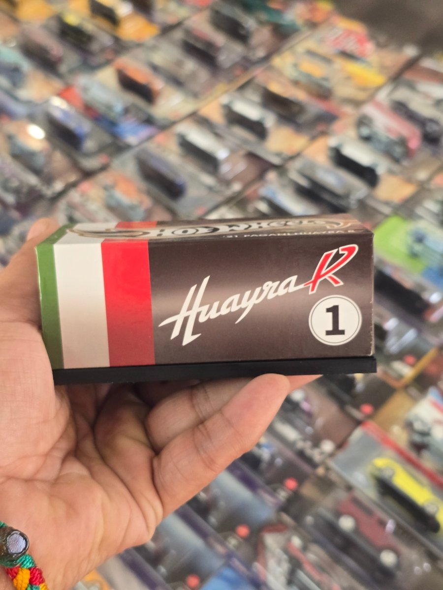 RLC Hot Wheels 2021 Pagani Huayra R - Kinder Logs