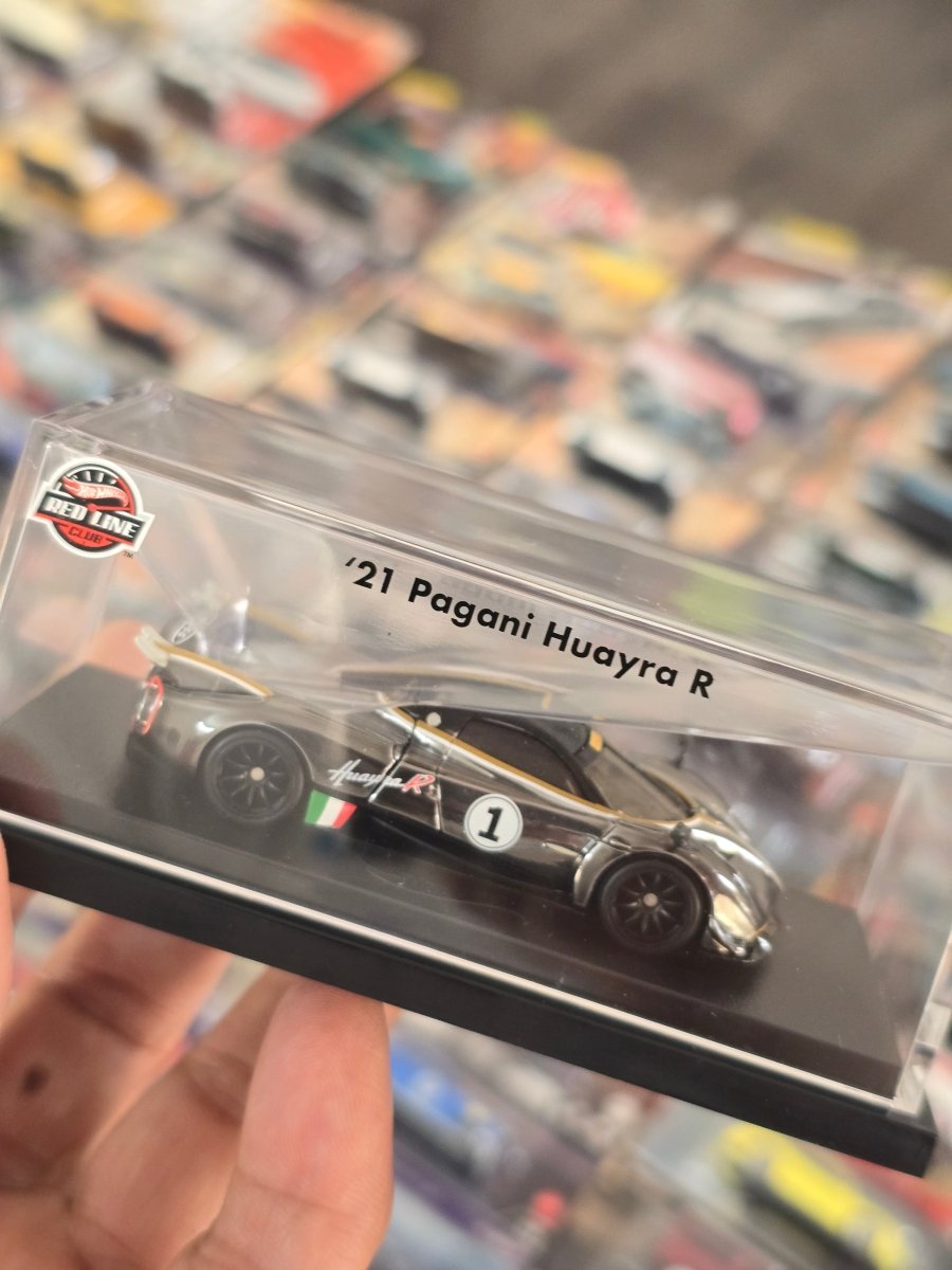 RLC Hot Wheels 2021 Pagani Huayra R - Kinder Logs