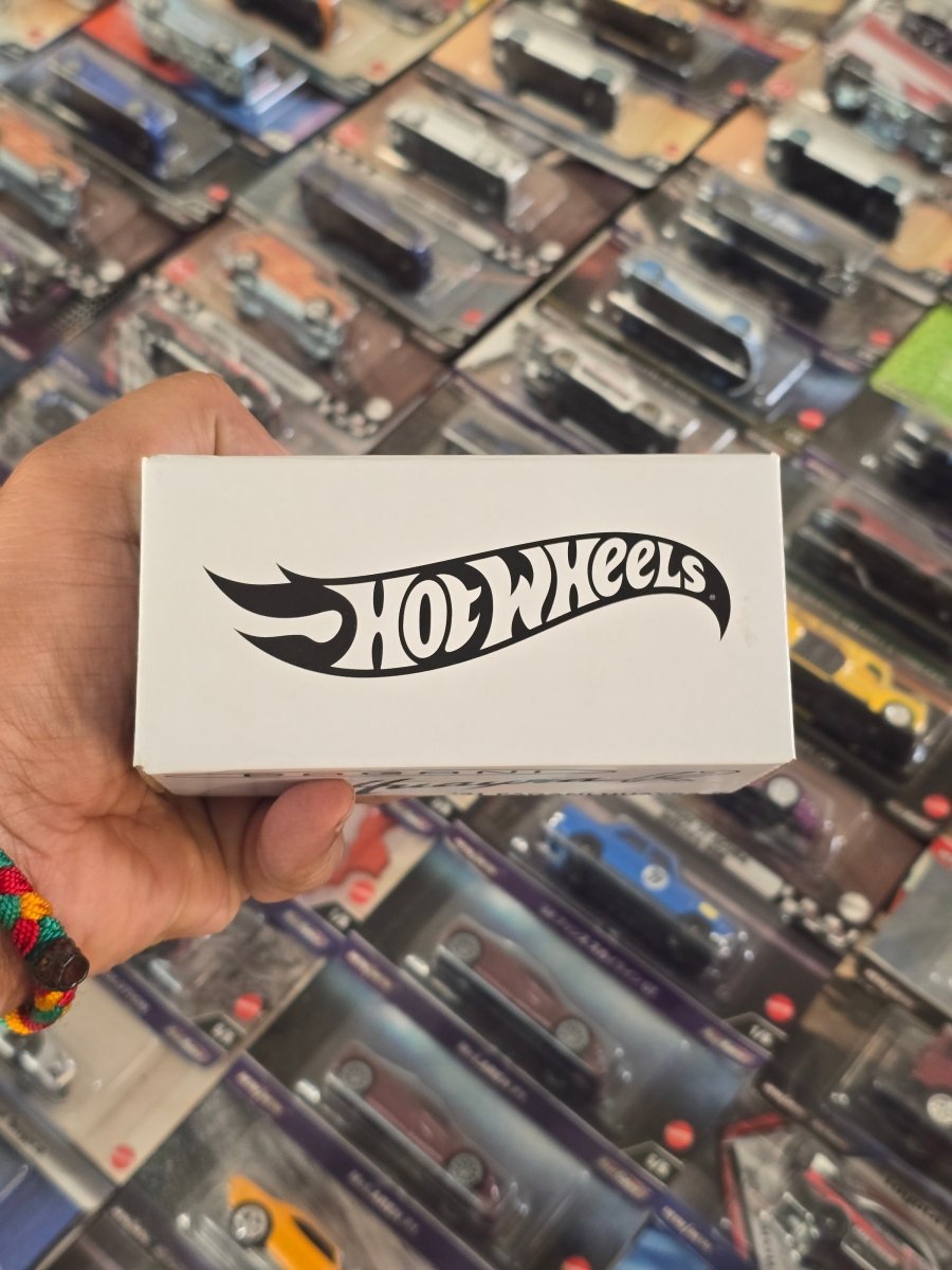 RLC Hot Wheels 2021 Pagani Huayra R - Kinder Logs
