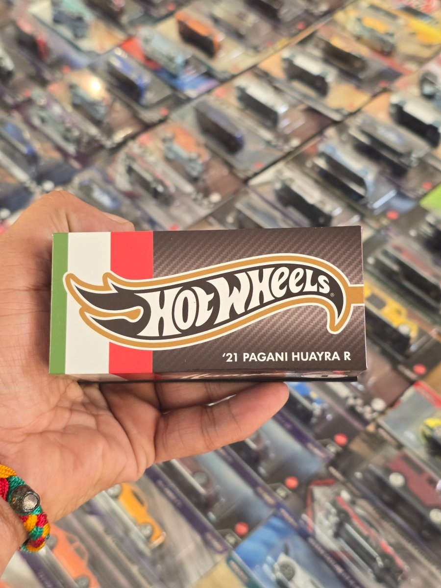 RLC Hot Wheels 2021 Pagani Huayra R - Kinder Logs