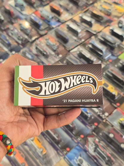 RLC Hot Wheels 2021 Pagani Huayra R - Kinder Logs