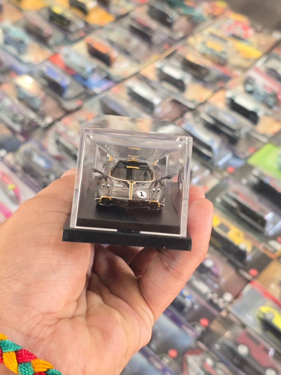 RLC Hot Wheels 2021 Pagani Huayra R - Kinder Logs