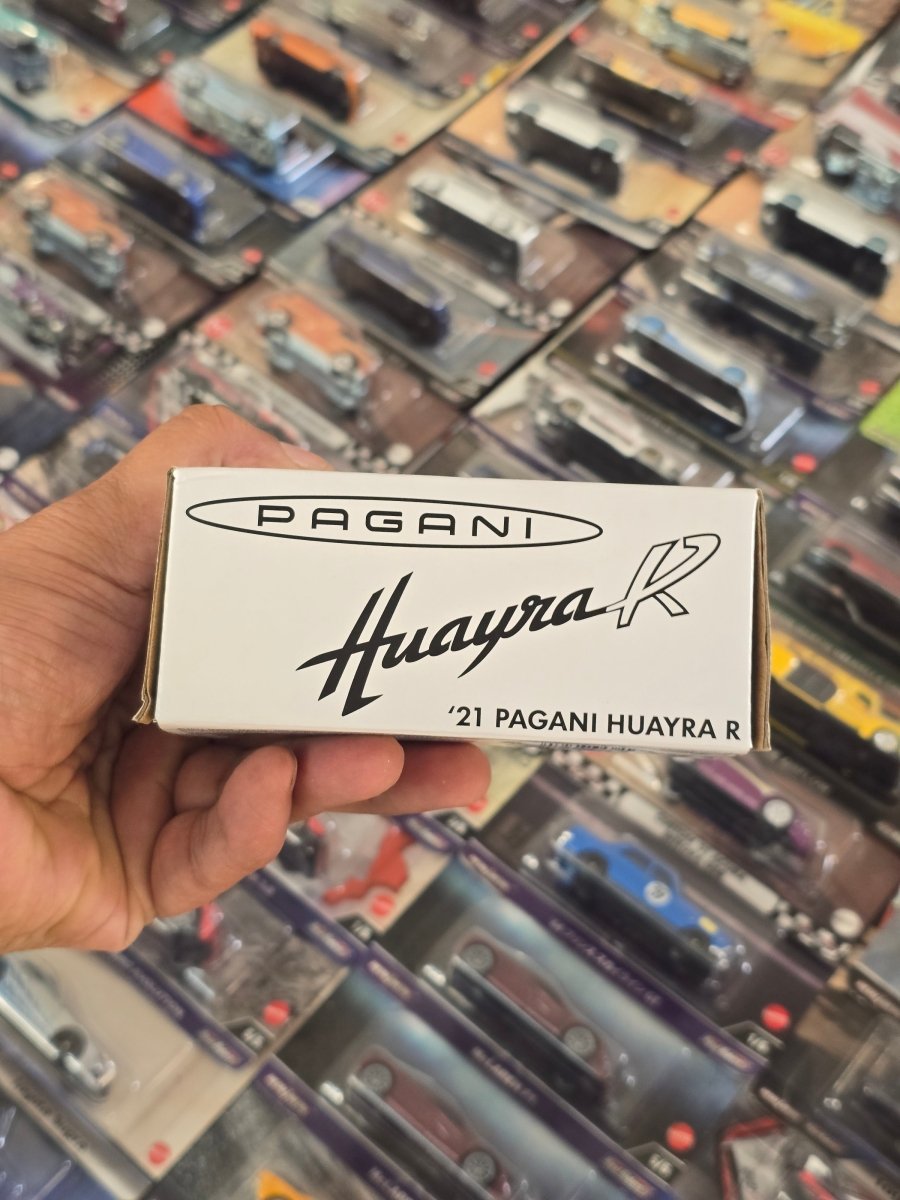 RLC Hot Wheels 2021 Pagani Huayra R - Kinder Logs