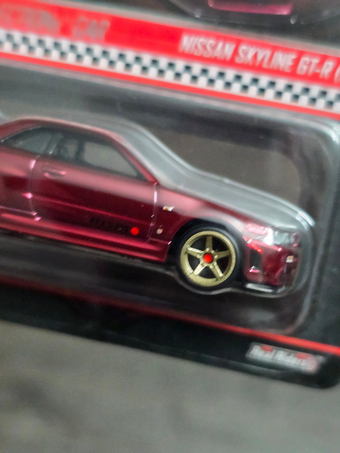 RLC Hot Wheels sELECTIONs Nissan Skyline GT - R BNR34 (Spectraflame Oxblood) - Kinder Logs