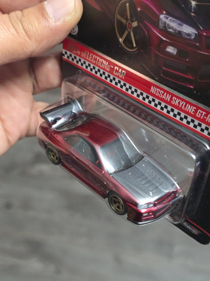 RLC Hot Wheels sELECTIONs Nissan Skyline GT - R BNR34 (Spectraflame Oxblood) - Kinder Logs