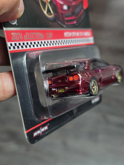 RLC Hot Wheels sELECTIONs Nissan Skyline GT - R BNR34 (Spectraflame Oxblood) - Kinder Logs