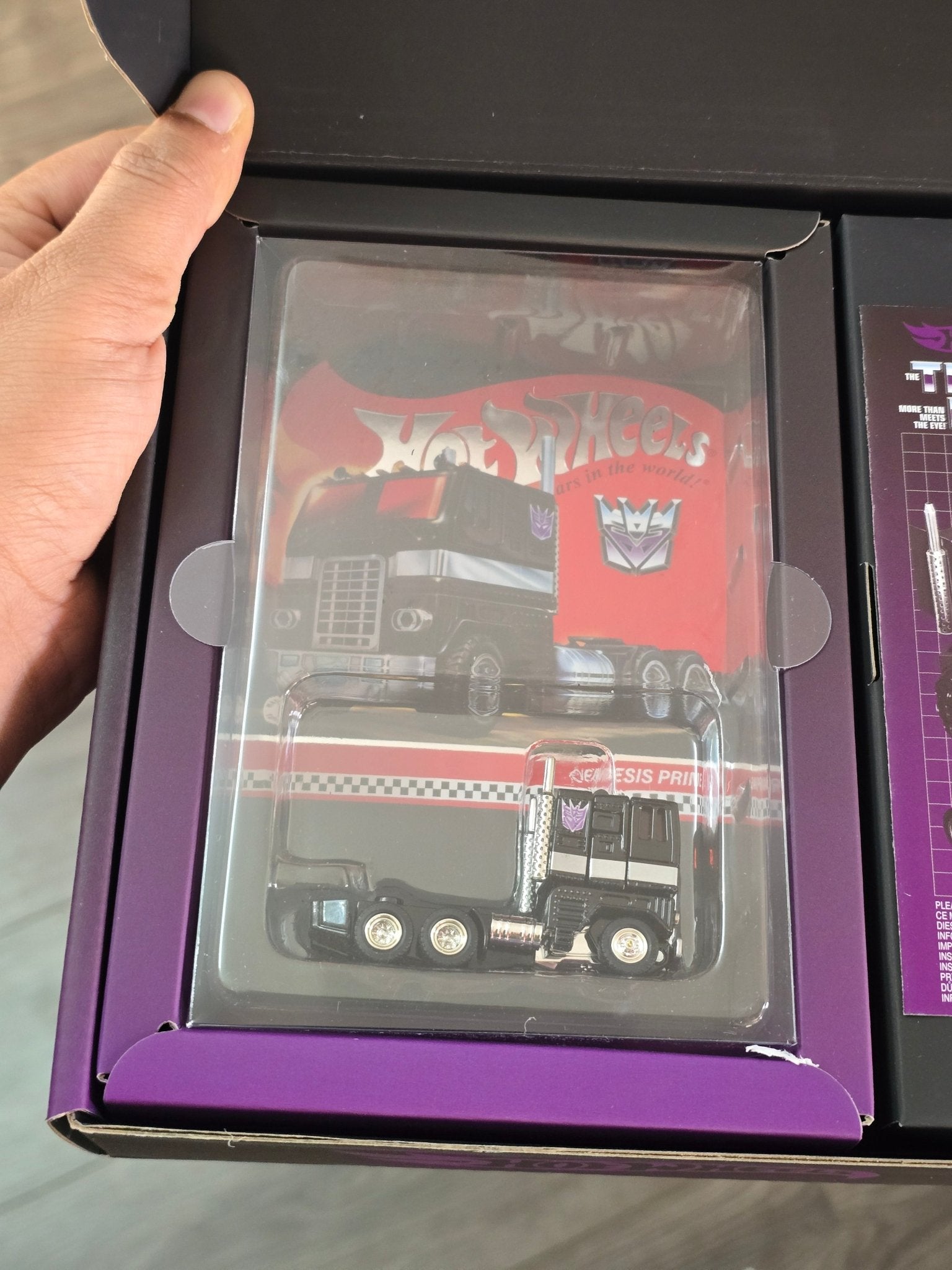 RLC Hot Wheels Transformers Nemesis Prime - Kinder Logs