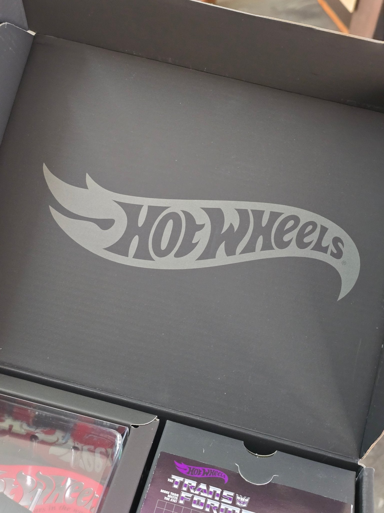 RLC Hot Wheels Transformers Nemesis Prime - Kinder Logs