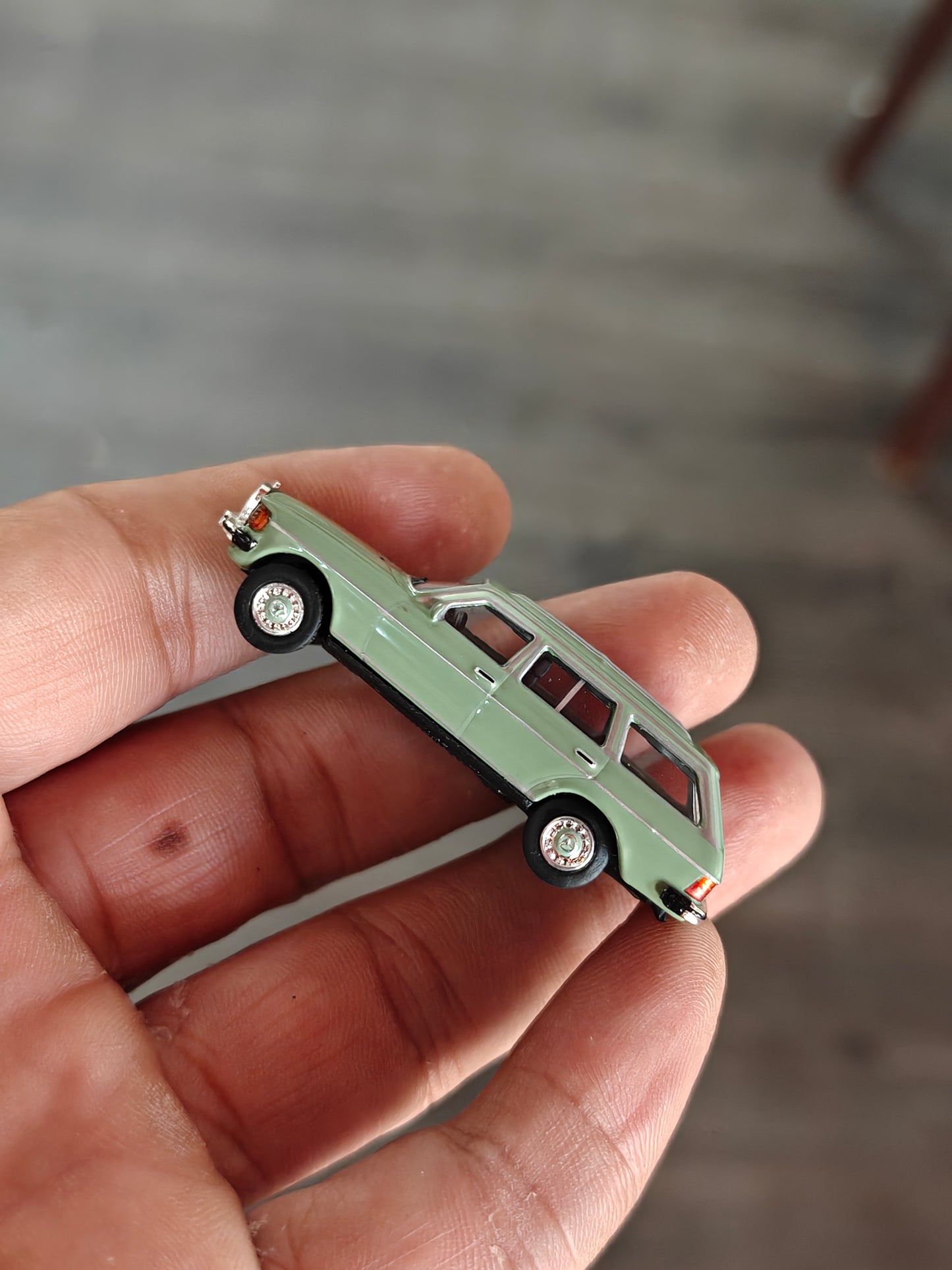 Schuco Mercedes-Benz W123 Wagon - Green (Uncarded)