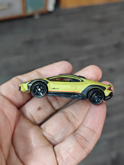 Moving Parts Matchbox Lamborghini Huracan Sterrato (Uncarded - New)