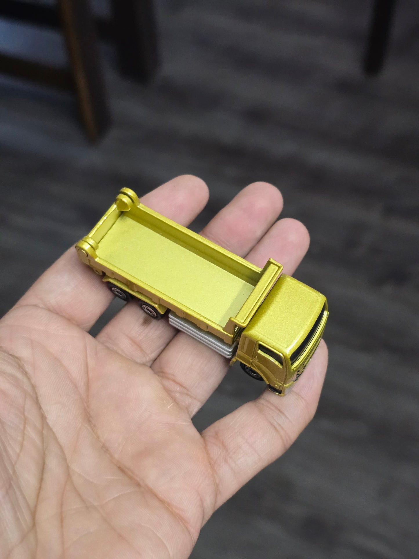 Tomica Isuzu Giga Dump Truck (Uncarded - New)