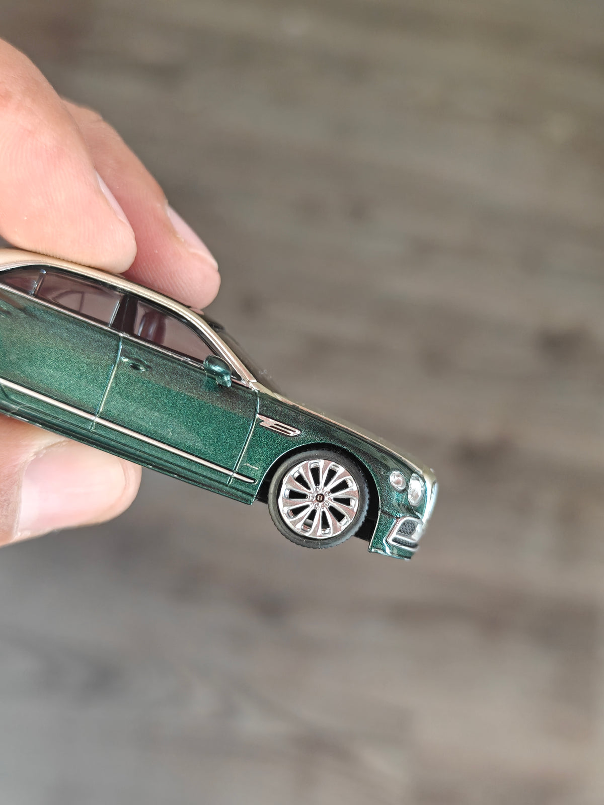 Mini GT Bentley Flying Spur - White Sand Verdant (Open Box)